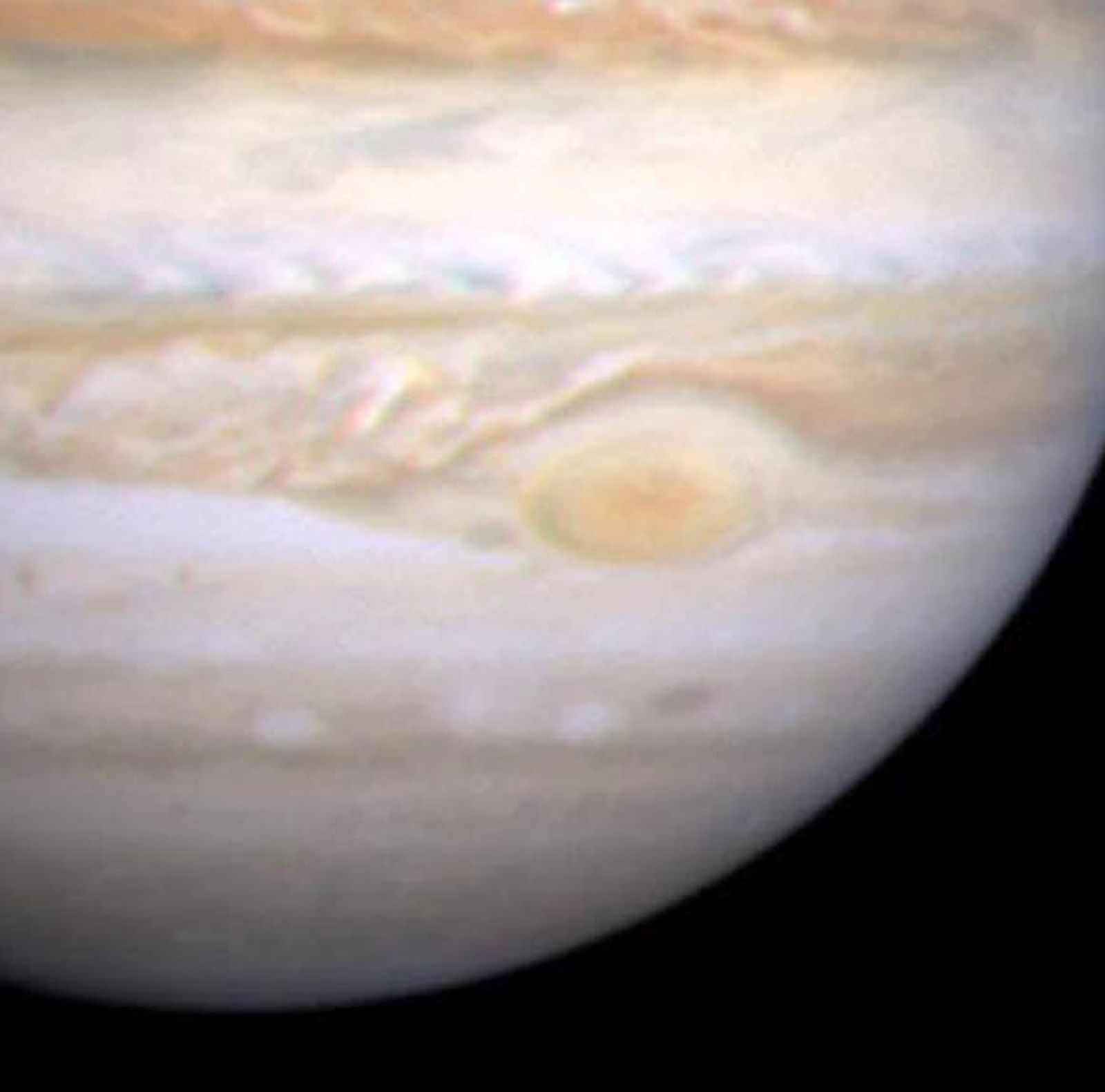 La gran mancha roja de Júpiter calienta la atmósfera superior del planeta