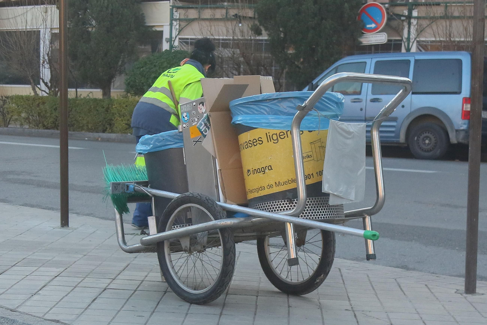 Imagen de archivo de limpieza en la ciudad.