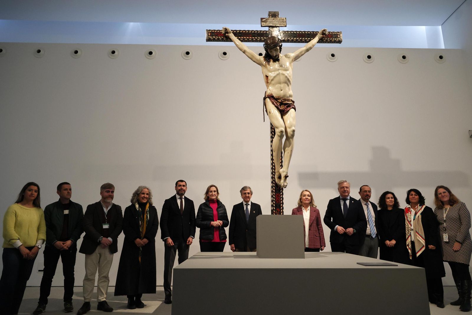 Imágenes de la presentación de la restauración del Cristo de la Misericordia de Granada.