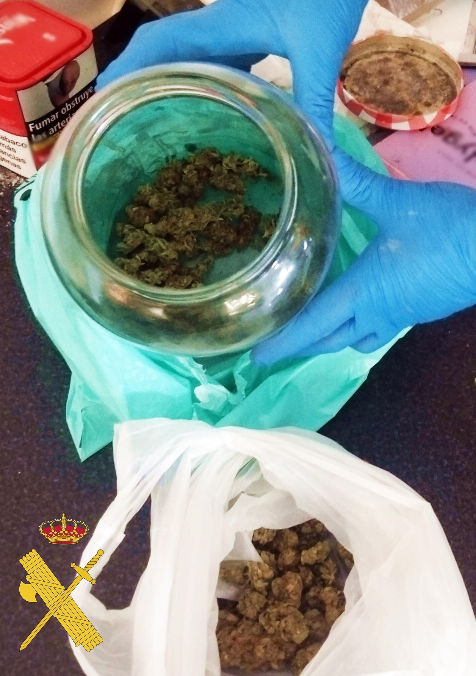 Parte de la droga intervenida en esta operación.