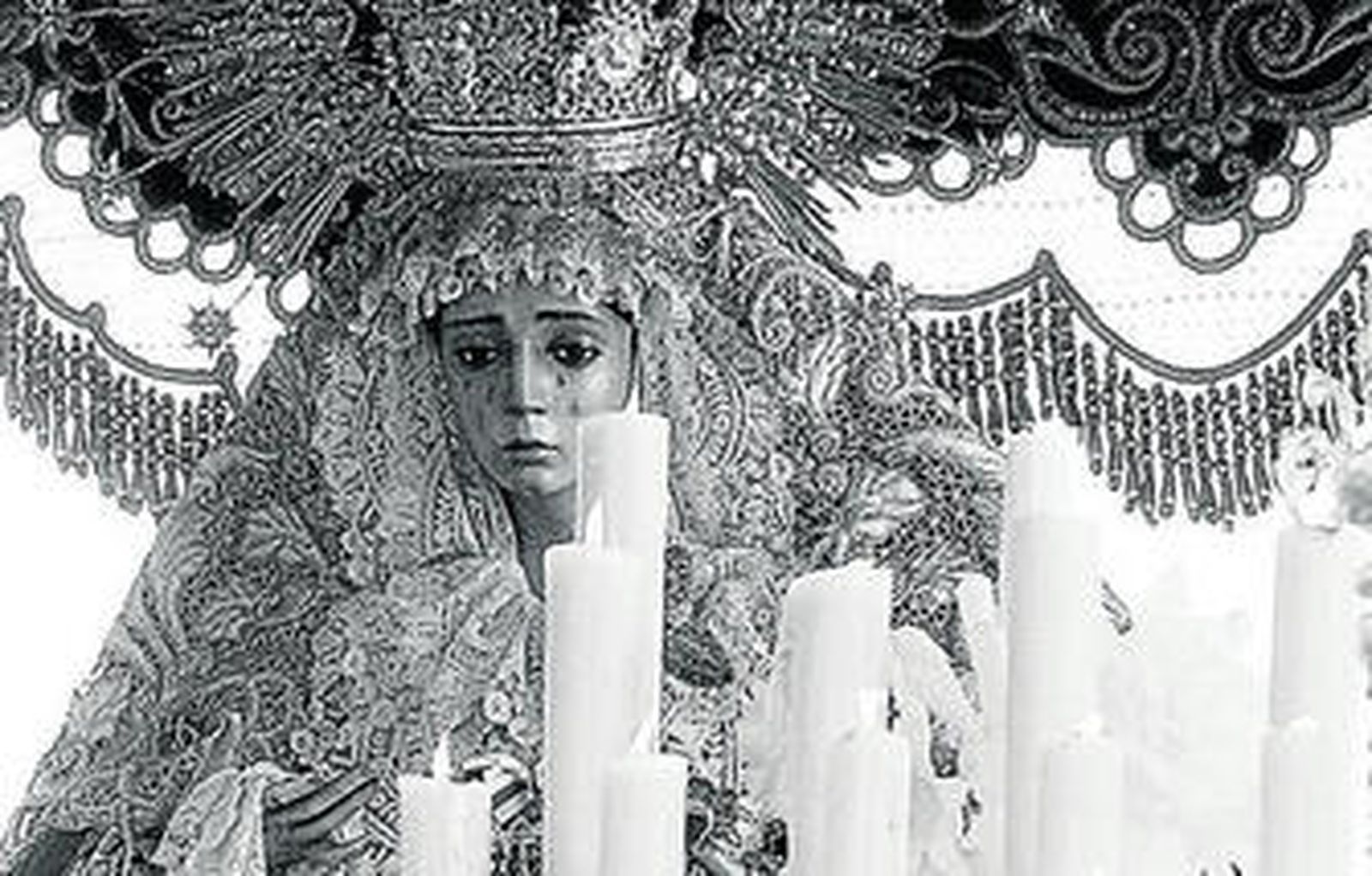 La Candelaria en su paso de palio del Lunes Santo.