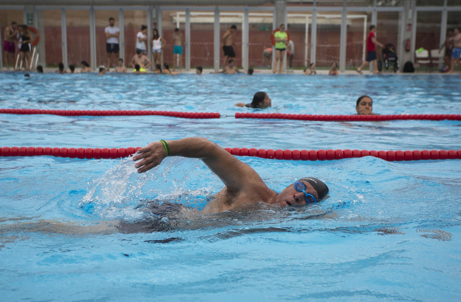 Las calles de nado libre se complementan con el baño recreativo.