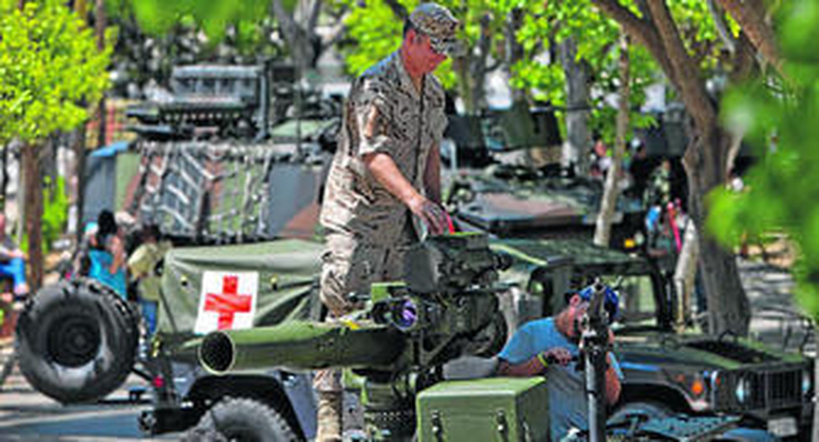 Muestra de vehículos y material del Tercio de la Armada en el parque Almirante Laulhé.