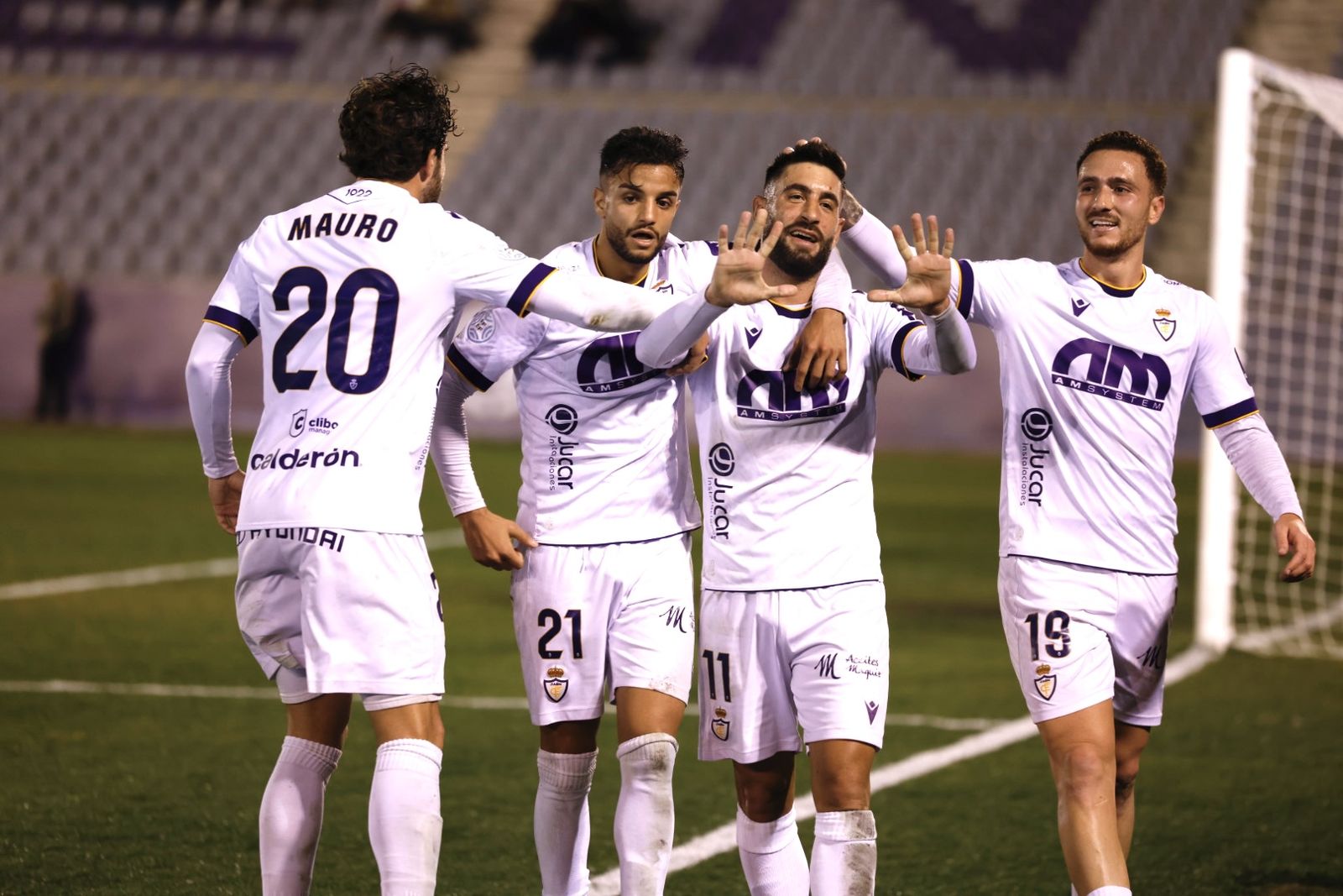 Mario Martos celebra el segundo tanto jiennense.