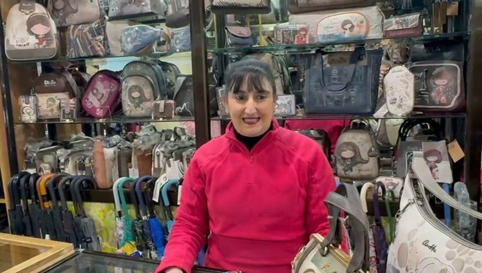 Bolsos Leva, una tienda asentada desde 1970 en el barrio de La Viñuela de Córdoba