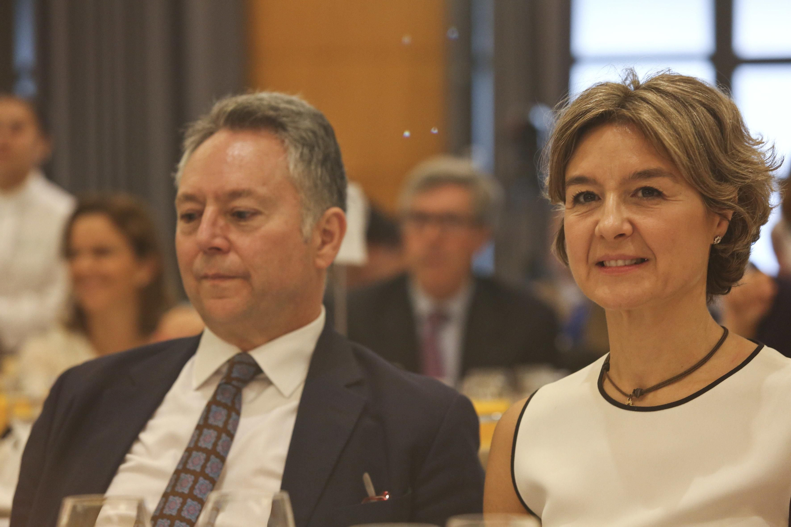 Las imágenes del desayuno-coloquio con Isabel García Tejerina