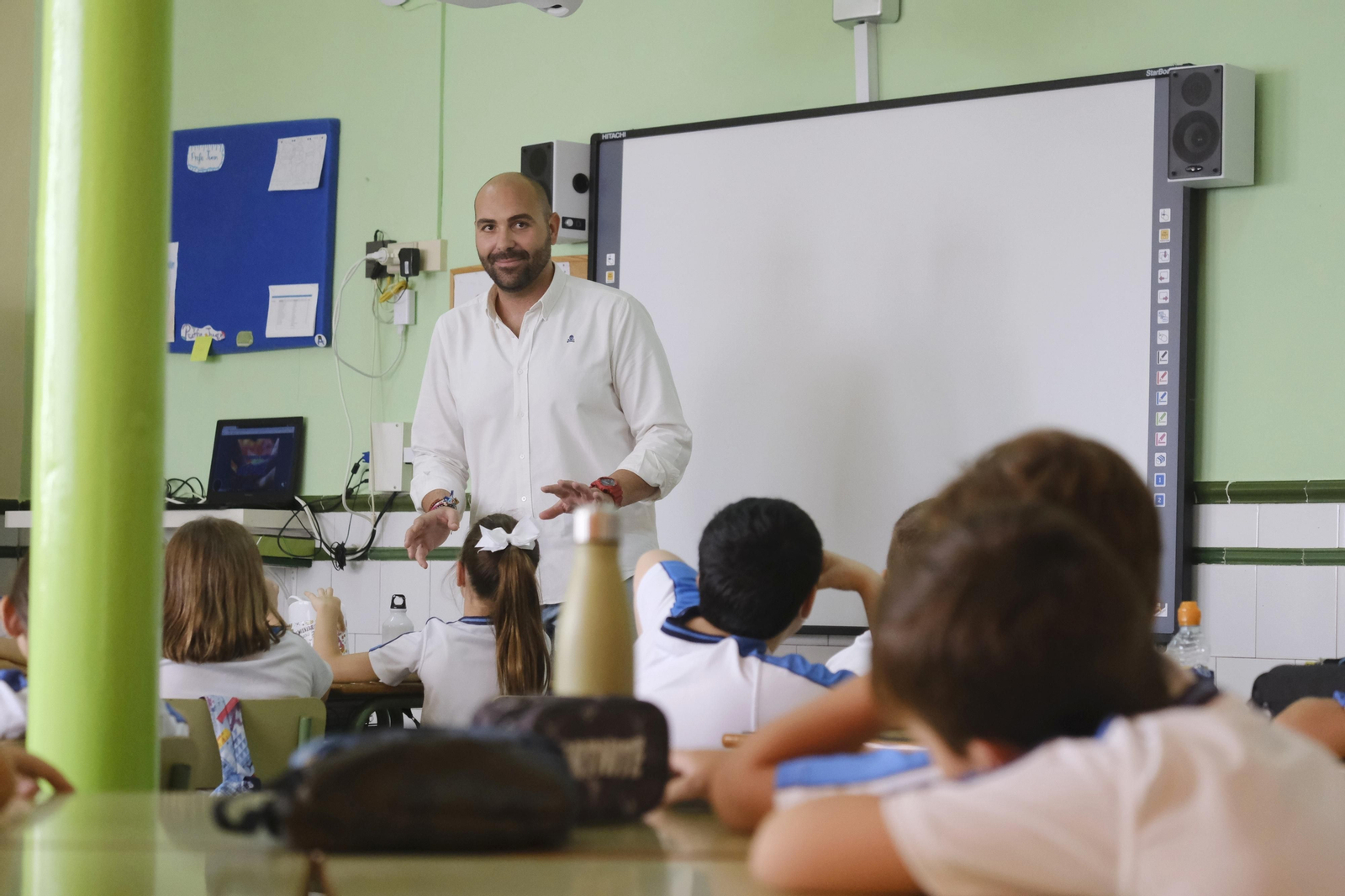 Las imágenes de la vuelta al cole en Córdoba: reencuentros, nervios y mucha ilusión