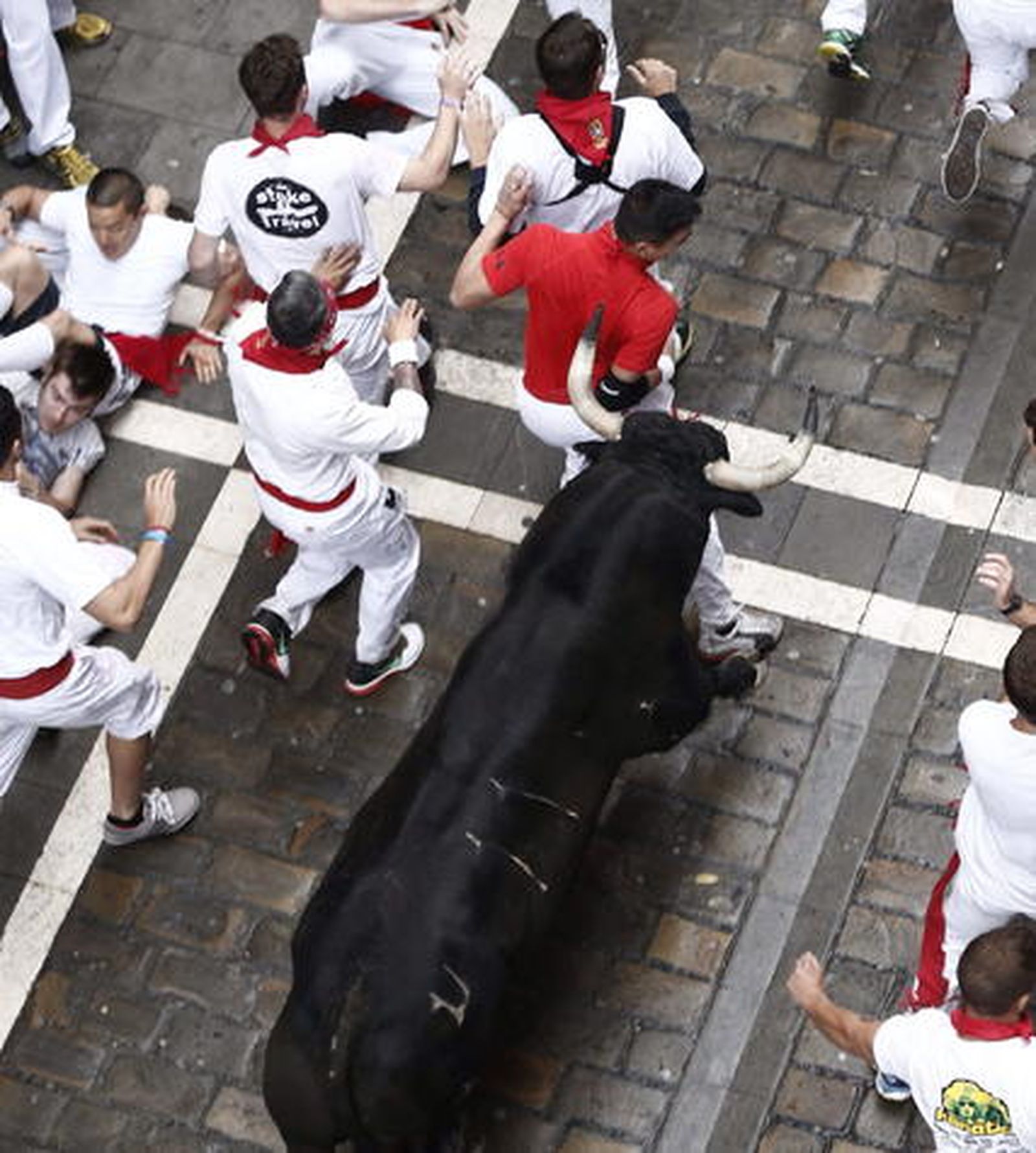 Primer encierro rápido y emocionante con toros de Torrestrella
