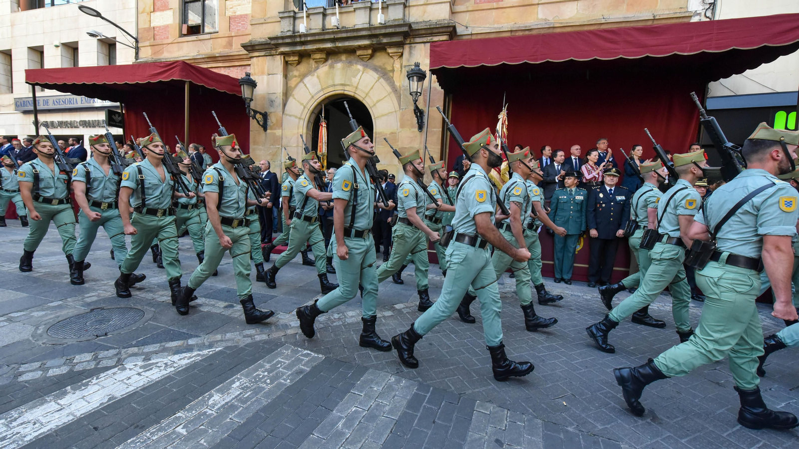 Fotos del Lunes Santo en Algeciras: Desfile de La Legión