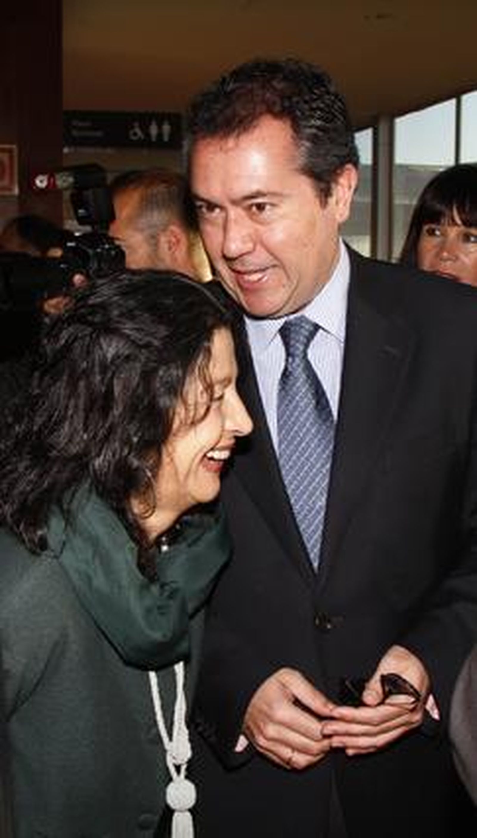 Juan Espadas junto a Mercedes de Pablos.

Foto: V. Hidalgo