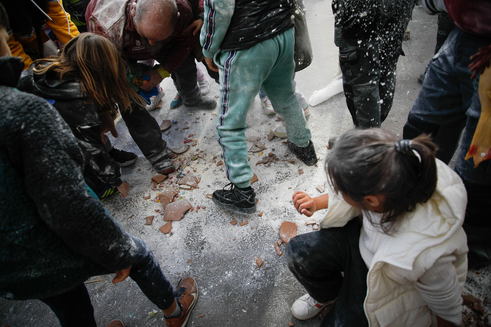 Las mejores imágenes del cierre de fiestas en Fiñana con "Las Ollas"