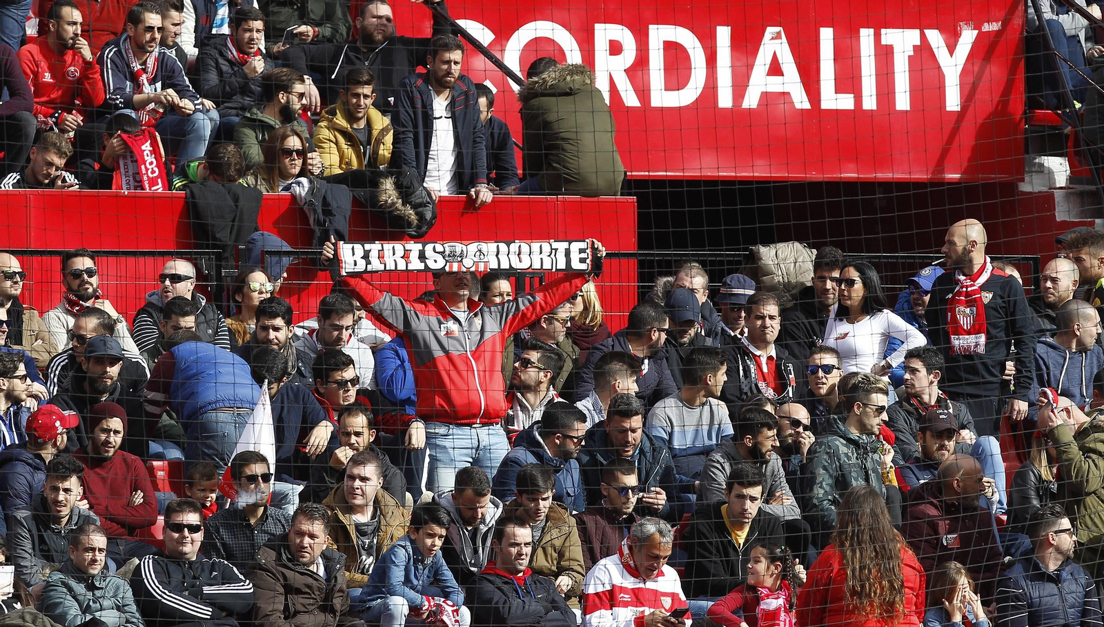 Aspecto de Gol Norte, sin la presencia de la pancarta de los Biris.
