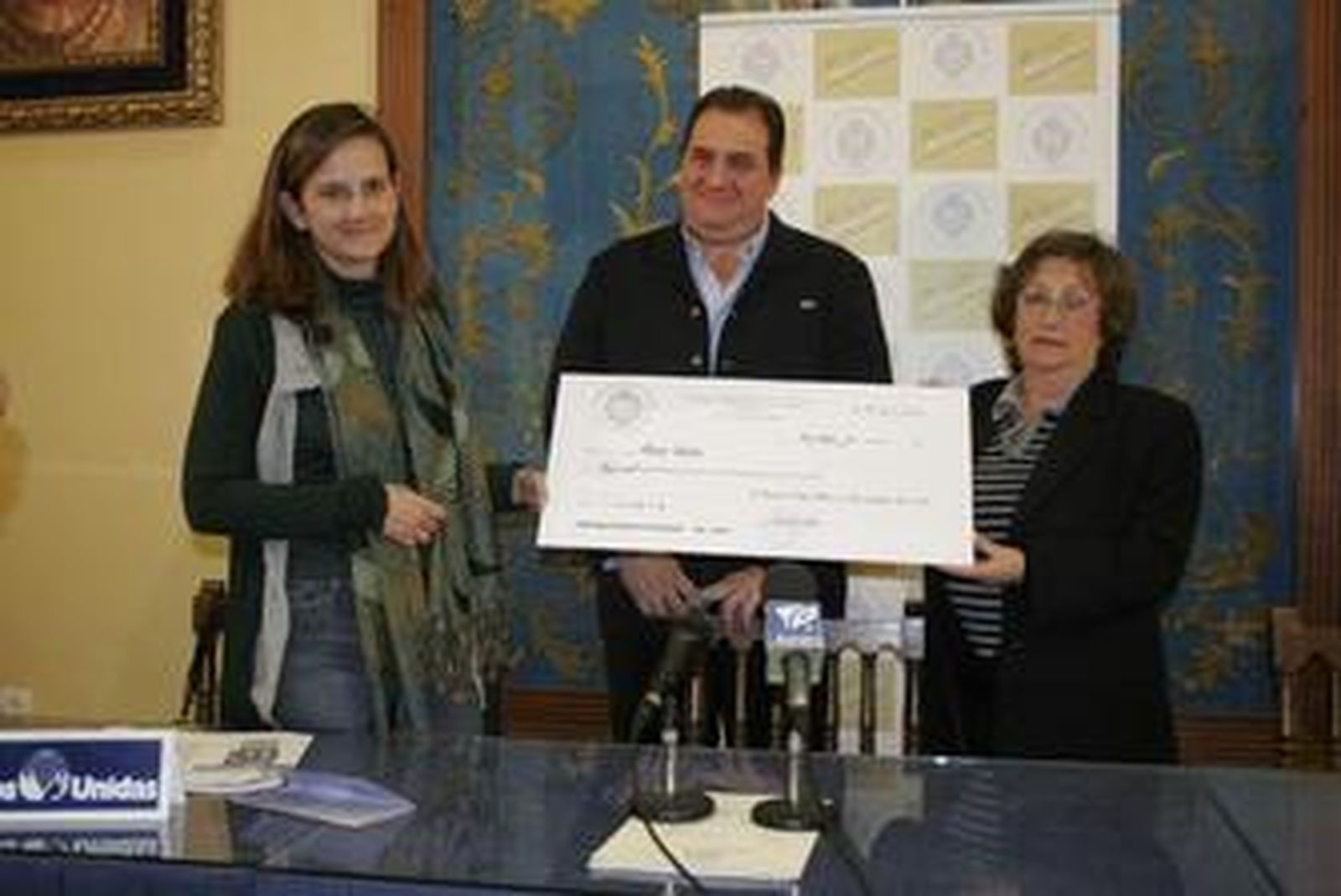 José Luis Navarro con Ángeles Díaz Pozo y Pepi Fernández Barrera.