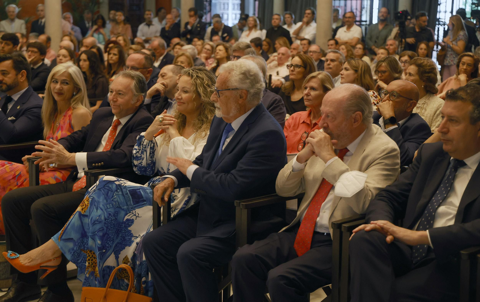 Presentación del libro  'Juan Robles, la sonrisa del tabernero' de Carlos Navarro, todas las imágenes