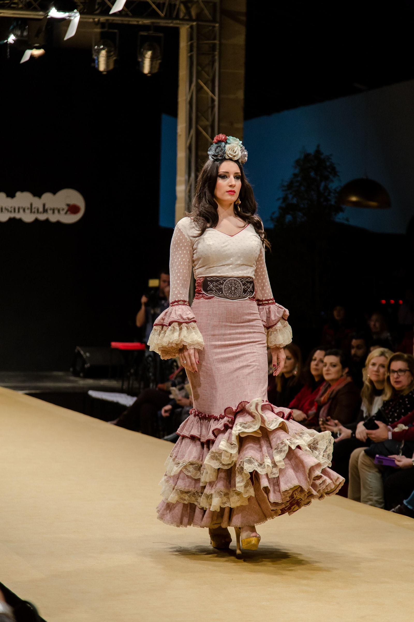 El desfile de Carmen Navarro, en imágenes