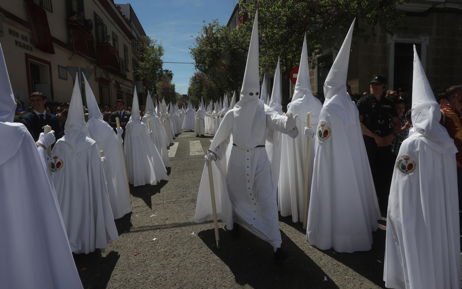 Nazarenos de la cofradía de la Paz. Nazarenos de la cofradía de la Paz.