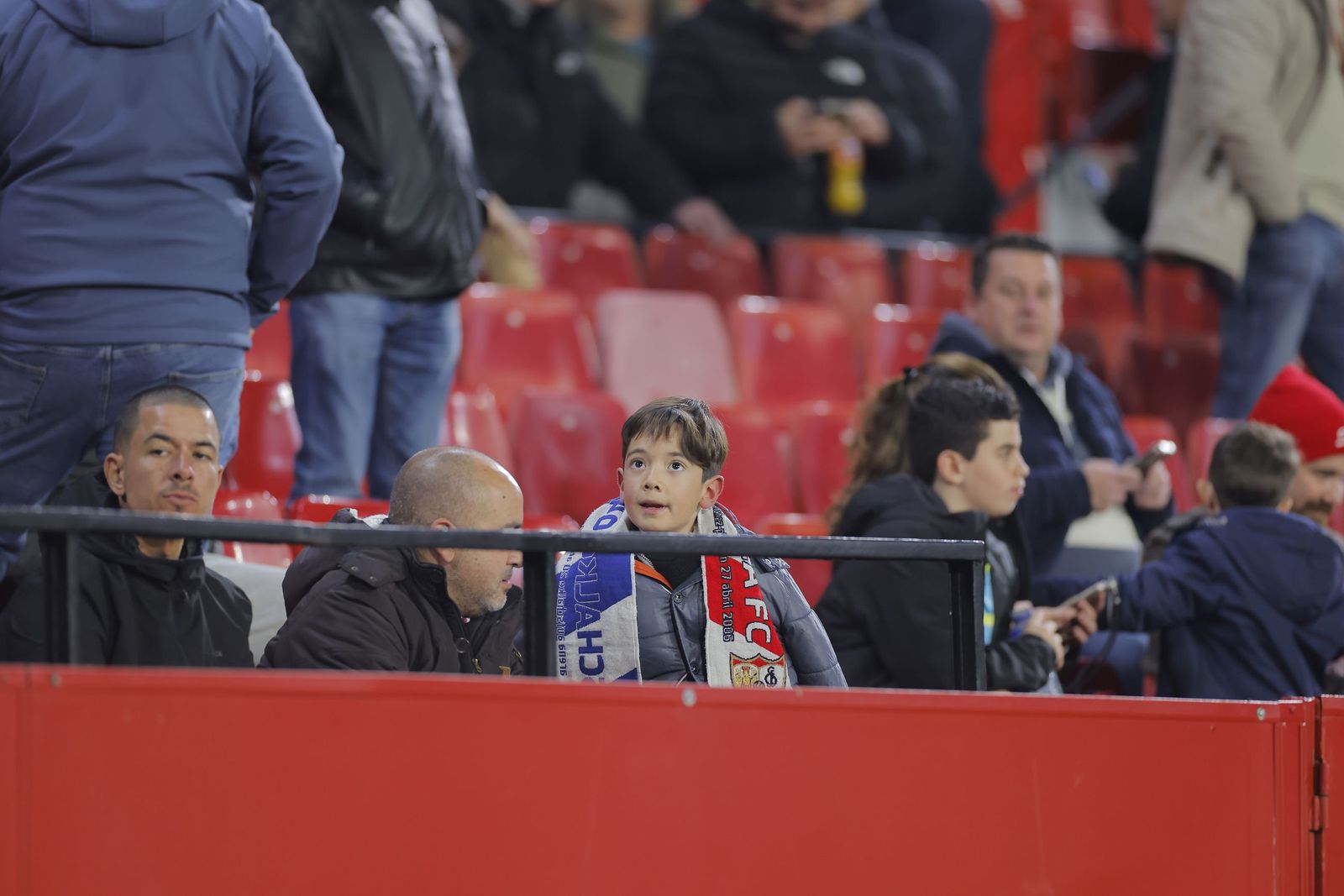 Búscate en las fotos del Sevilla - Celta