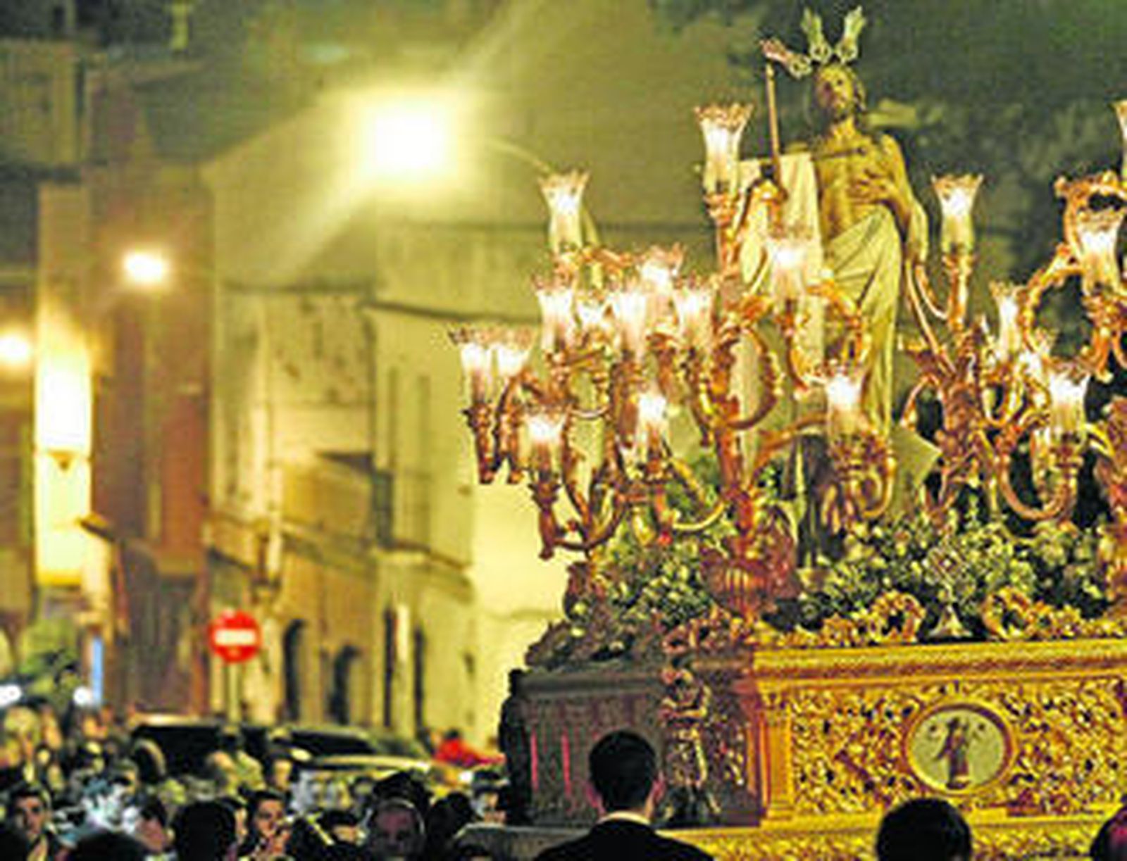 El Cristo Resucitado en procesión en la madrugada el sábado al domingo.