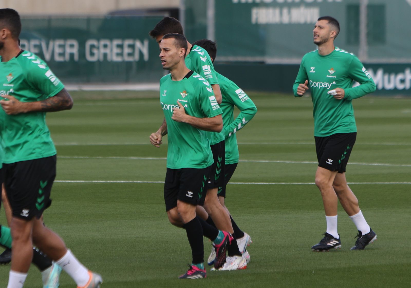 Canales, con el resto de compañeros en un entrenamiento.