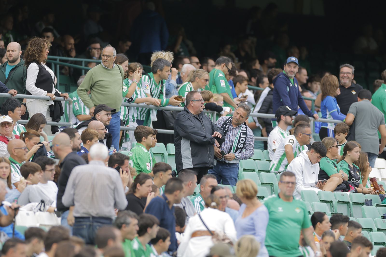 Búscate en las fotos del Betis-Osasuna