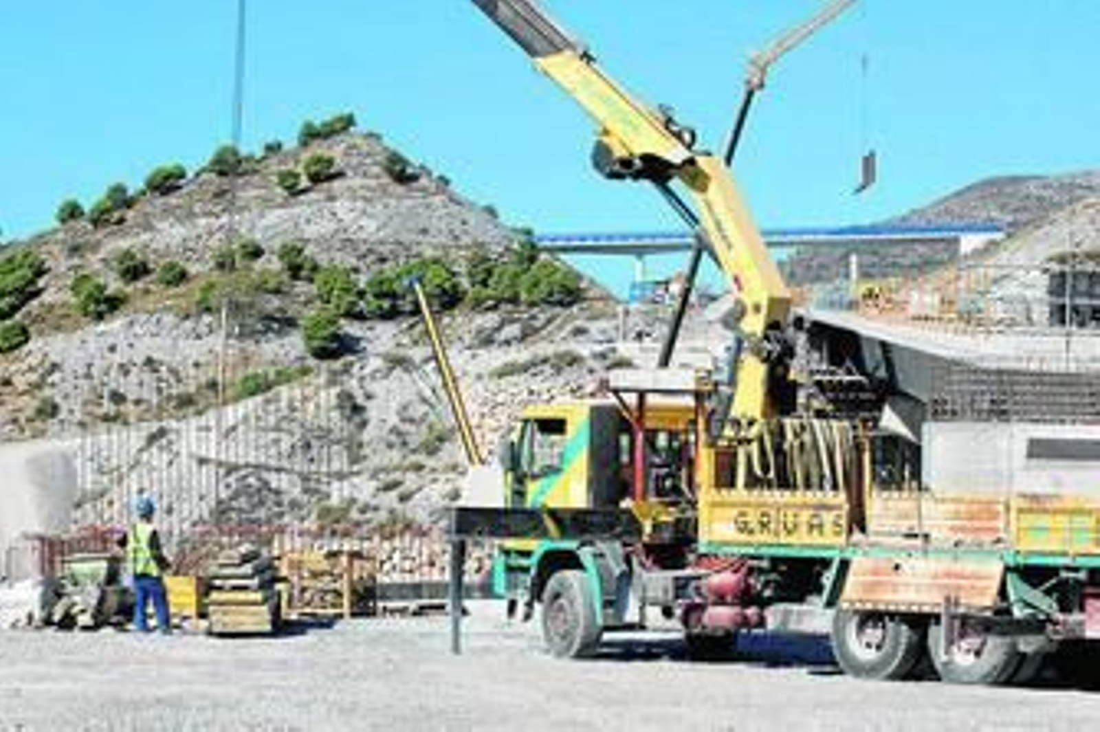 La ministra dijo en su última visita que la A-7 estará lista en 2015.