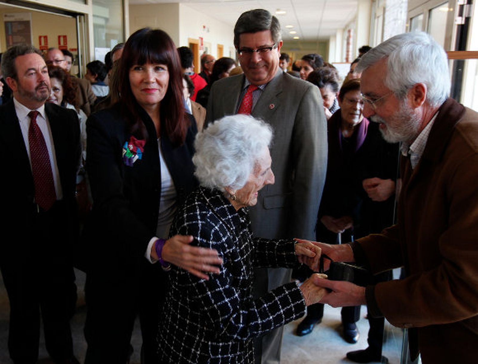 La Junta inaugura una residencia de personas mayores en Los Bermejales