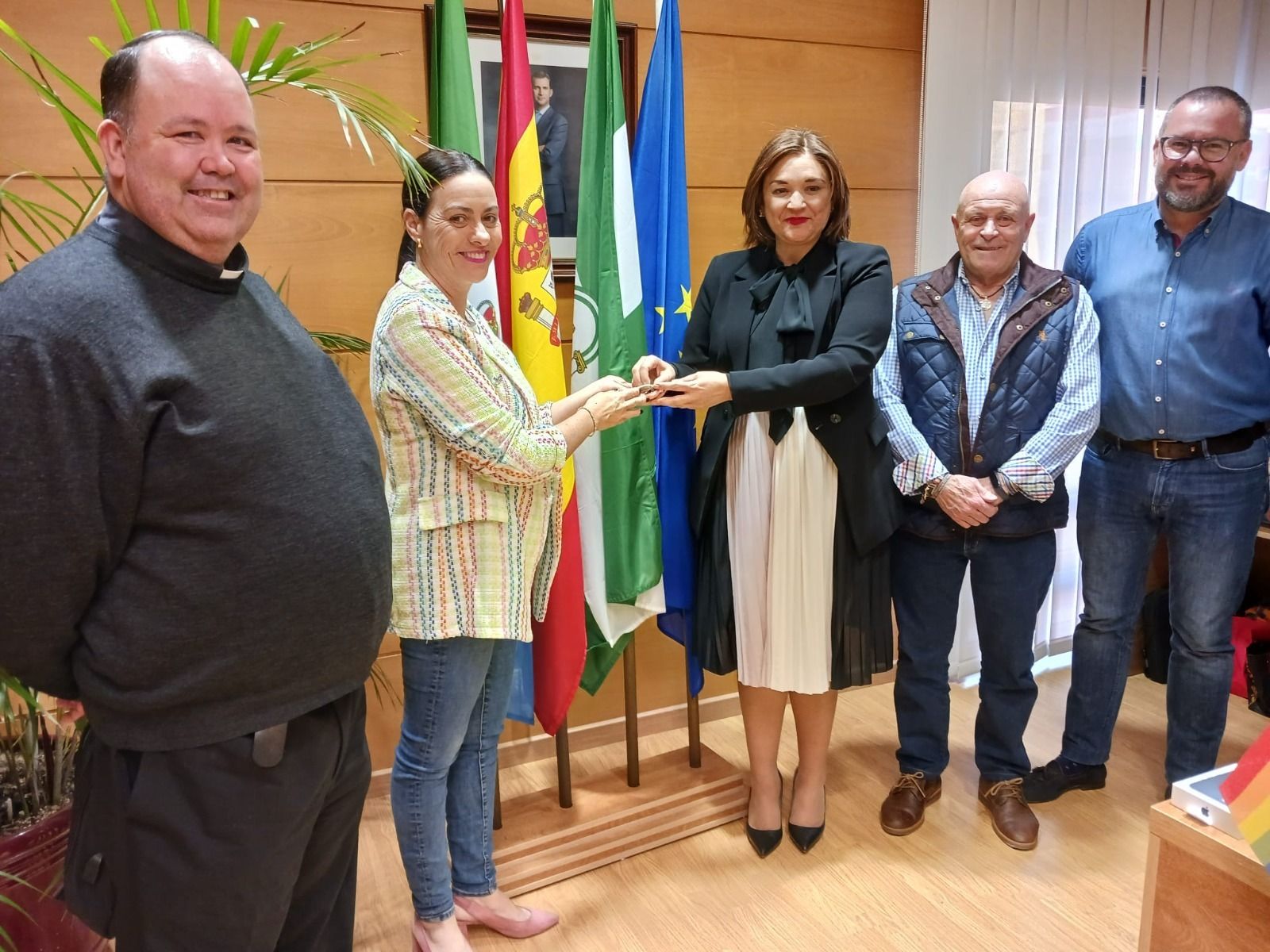 El acto de cesión del uso de la Ermita de la Paz a la Hermandad del Rocío.