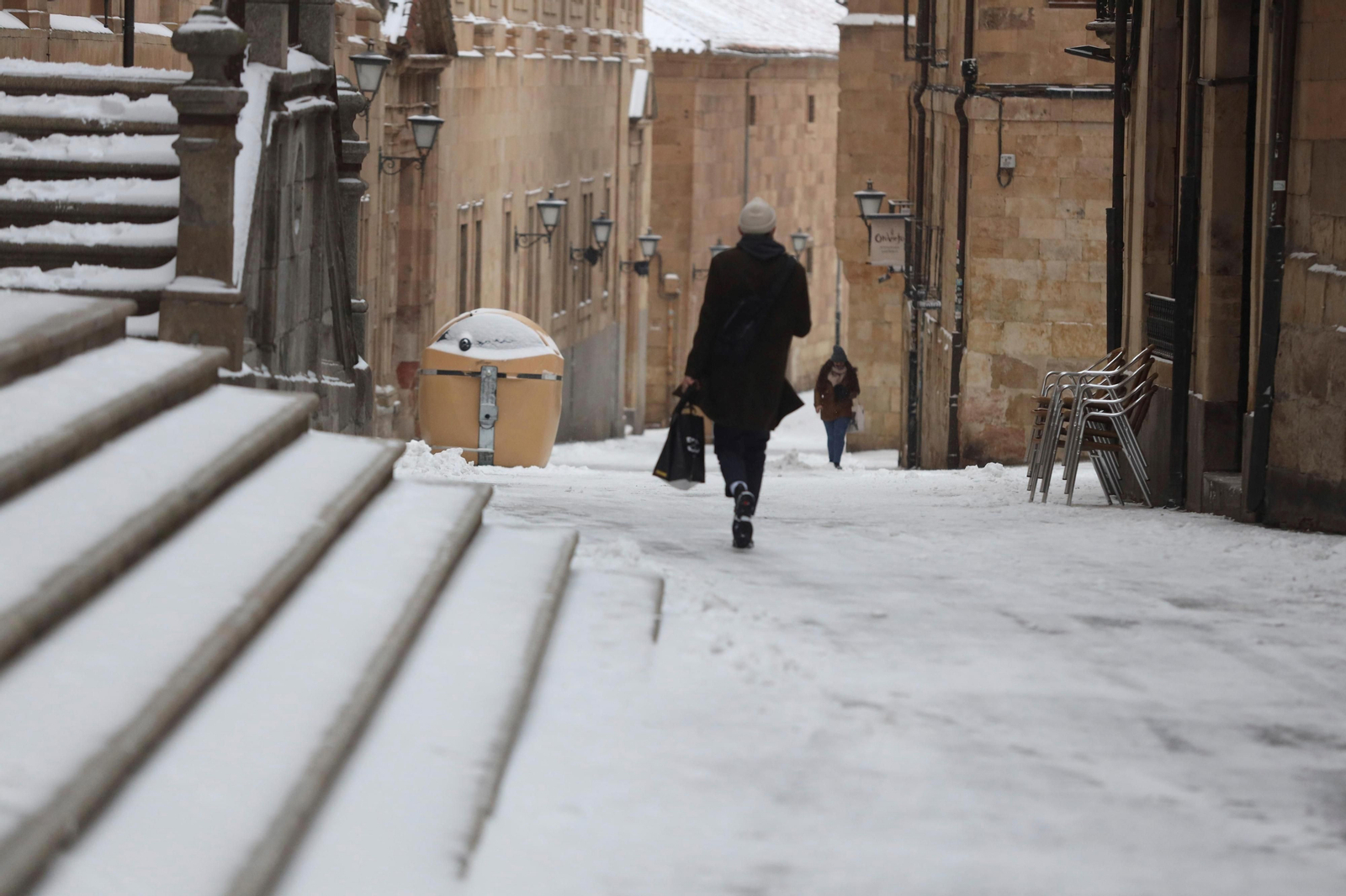 El segundo día del temporal 'Filomena' en imágenes: más nieve y caos