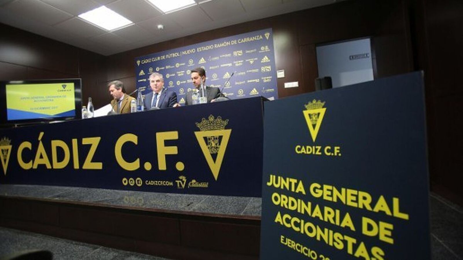 Una anterior junta de accionistas del Cádiz.