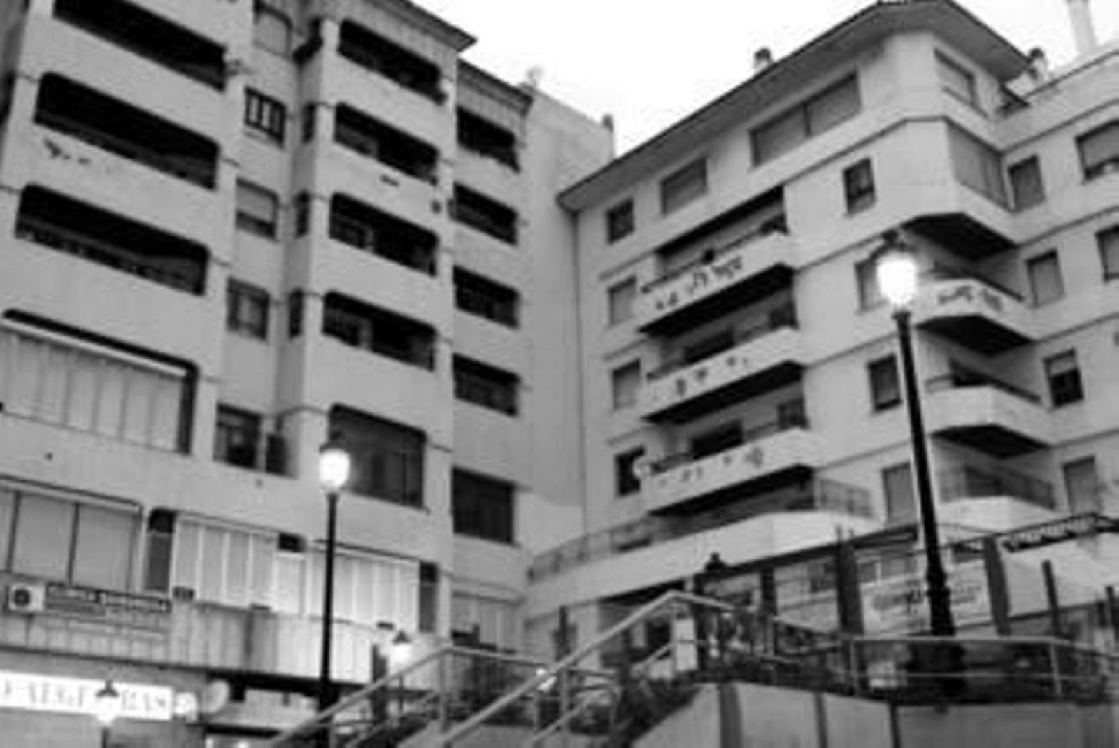 El edificio Escalinata, a la derecha, colindante al Plaza Alta.