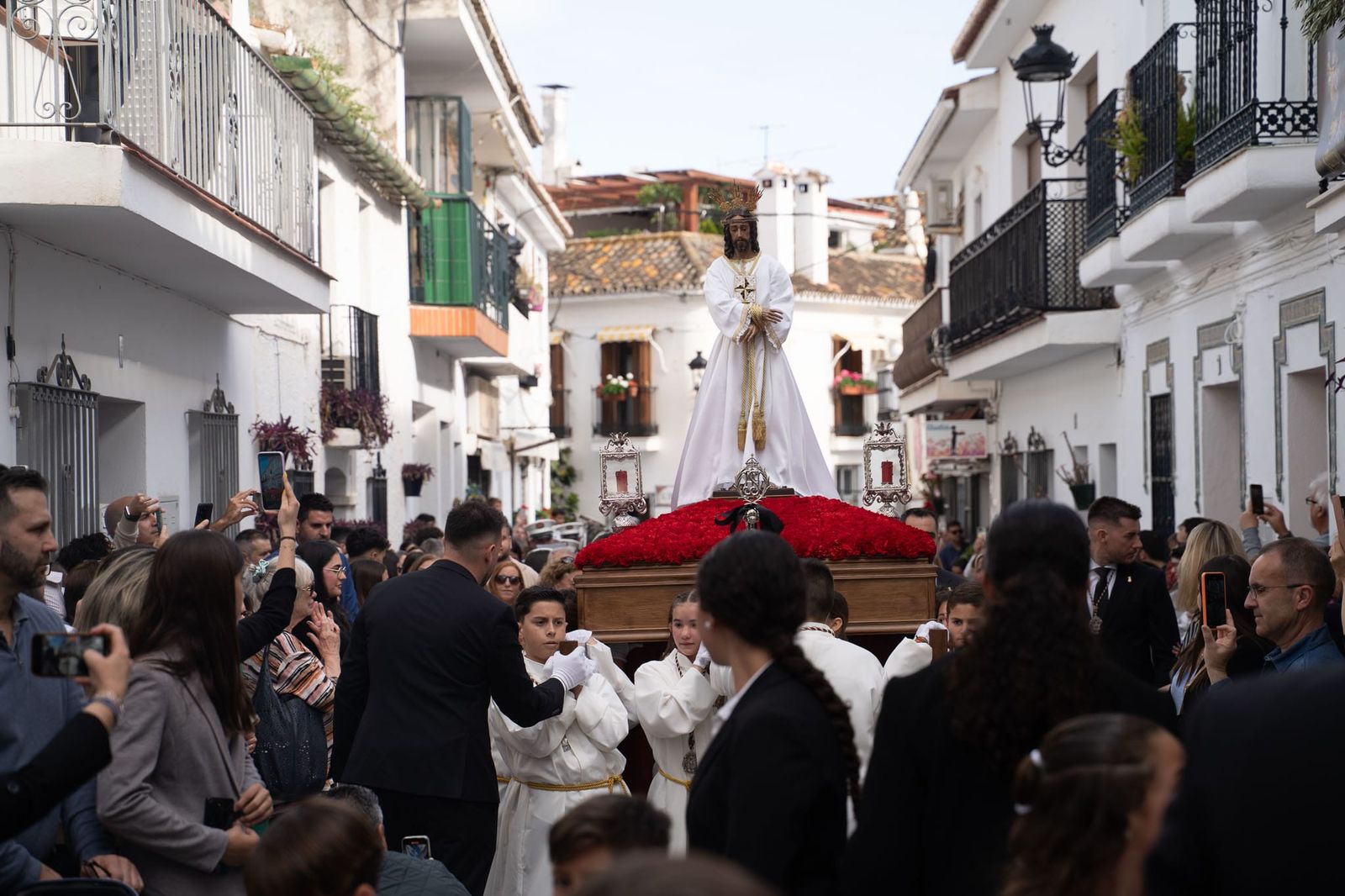 El Cautivo infantil el Lunes Santo en Benalmádena Pueblo, en imágenes