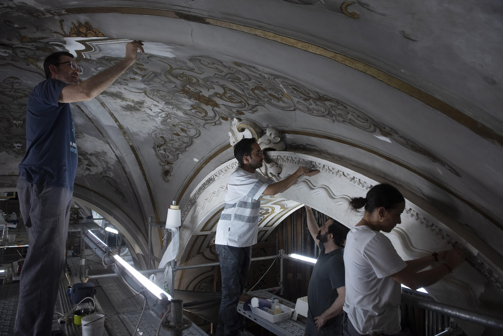 Todas las imágenes de la restauración de las pinturas en la Parroquia de la Magdalena