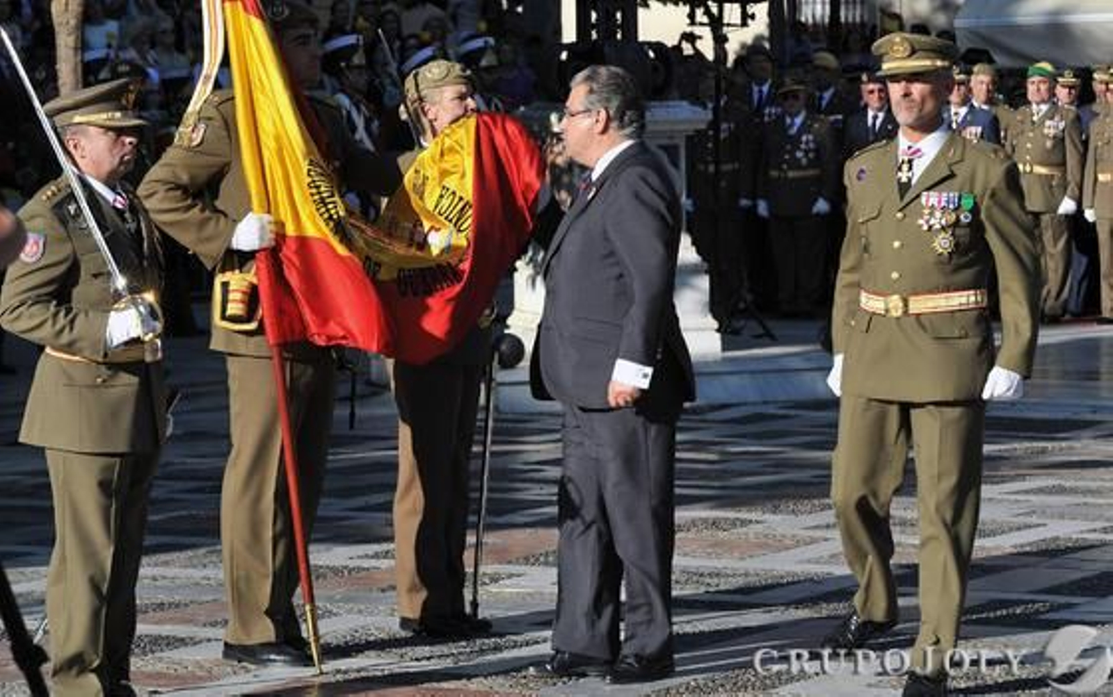 Las imágenes de la jura de bandera y el desfile militar del Día de San Fernando