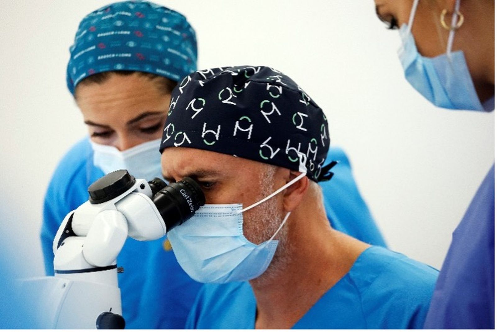 Comodidad y libertad son beneficios destacados por quienes optan tanto por la cirugía del cristalino, para presbicia y catarata, como por la cirugía refractiva