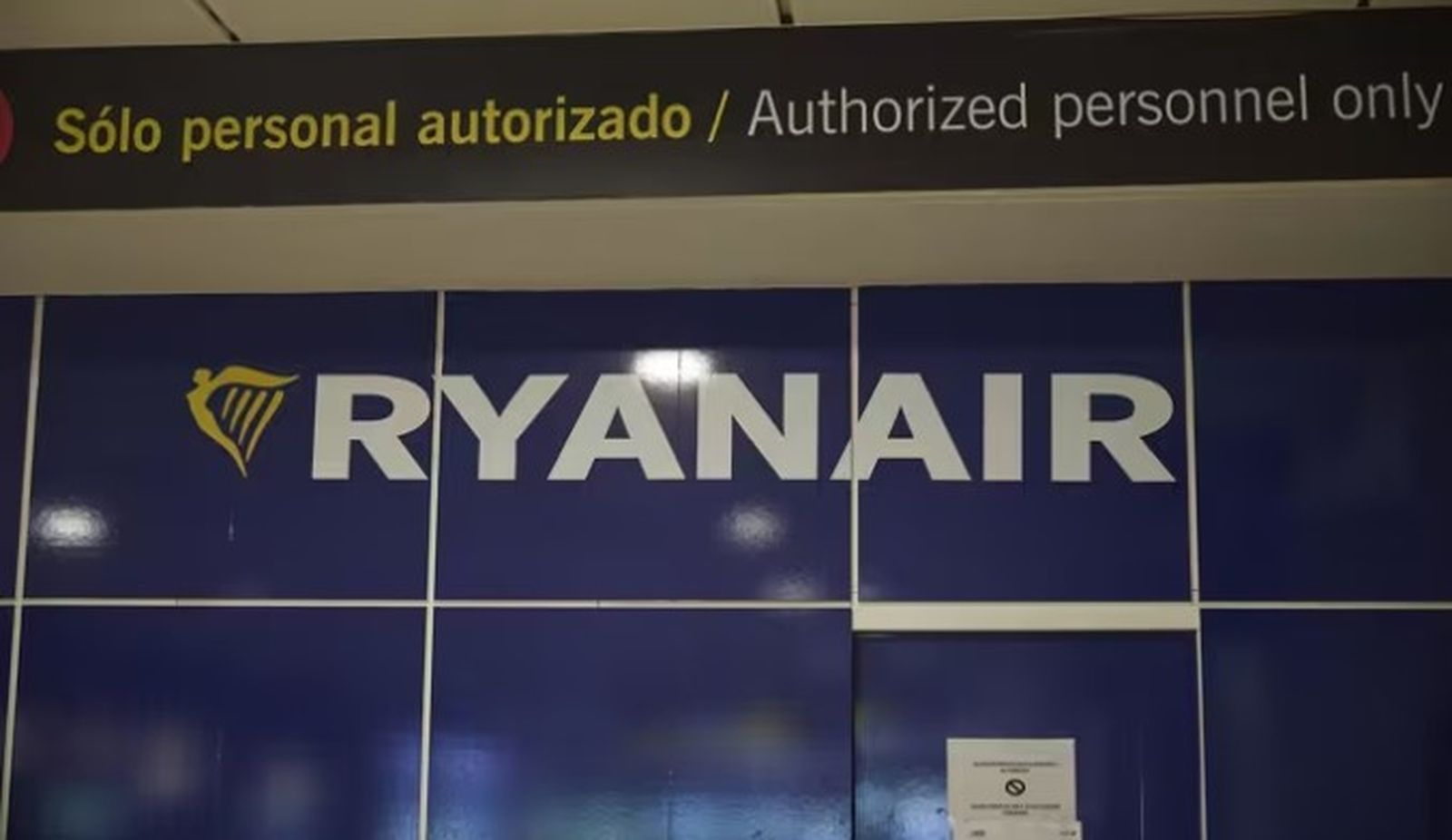 Oficna de Ryanair en un aeropuerto.