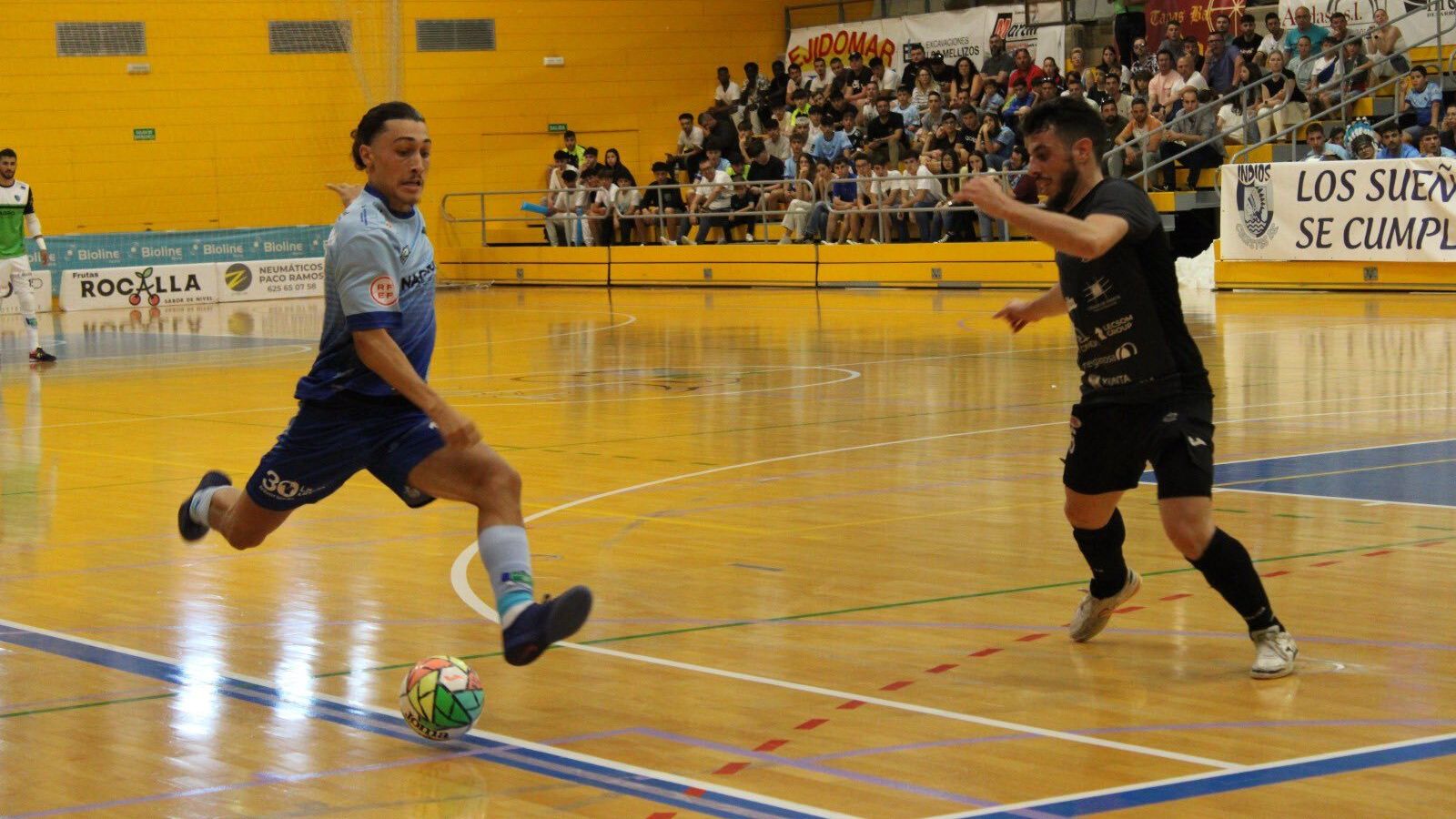 El francés Amin en plena ejecución de un disparo en el choque de este sábado.