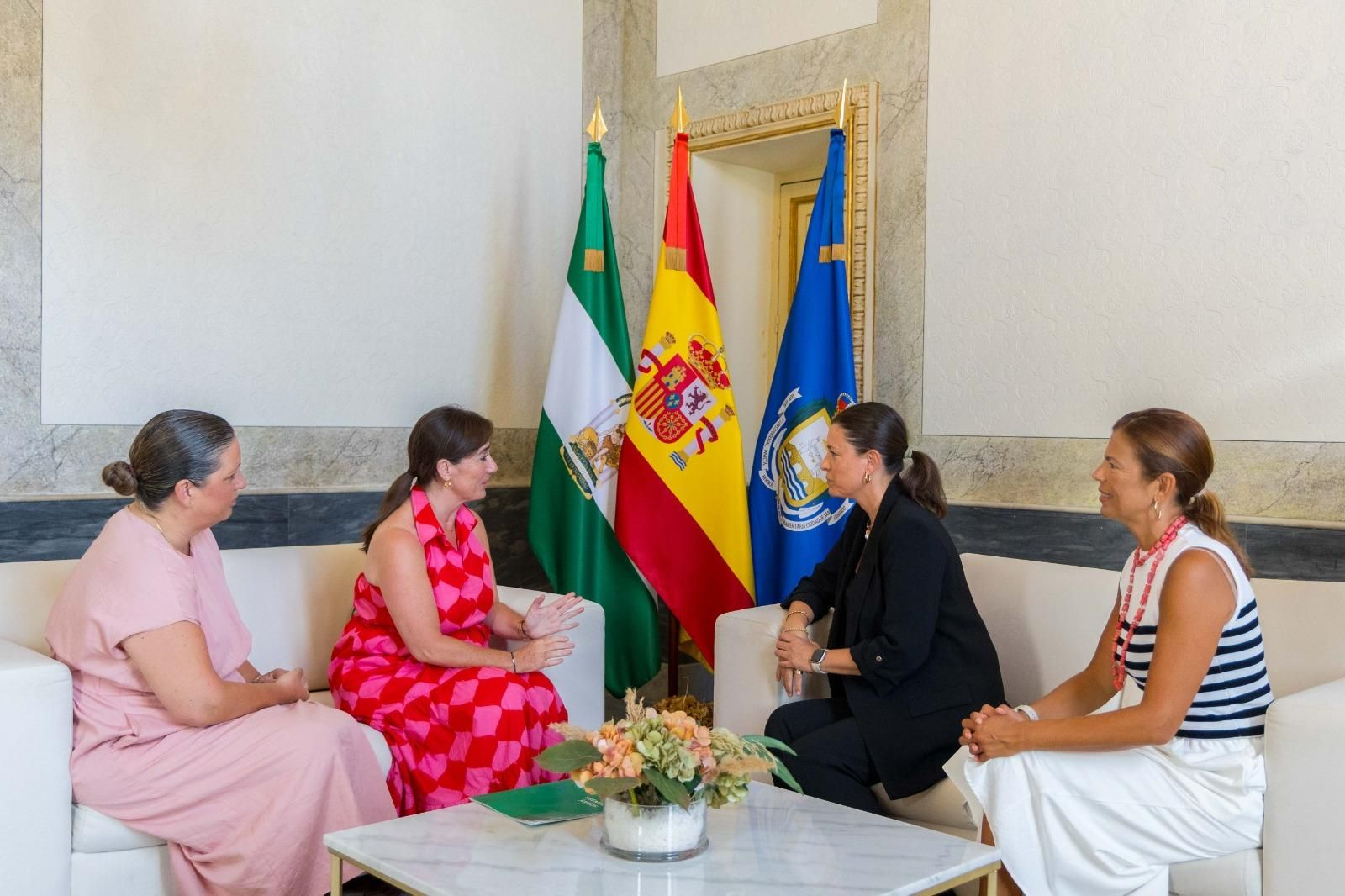 Imagen de la reunión entre el El Ayuntamiento de San Fernando y la Asociación Española Contra el Cáncer (AECC).