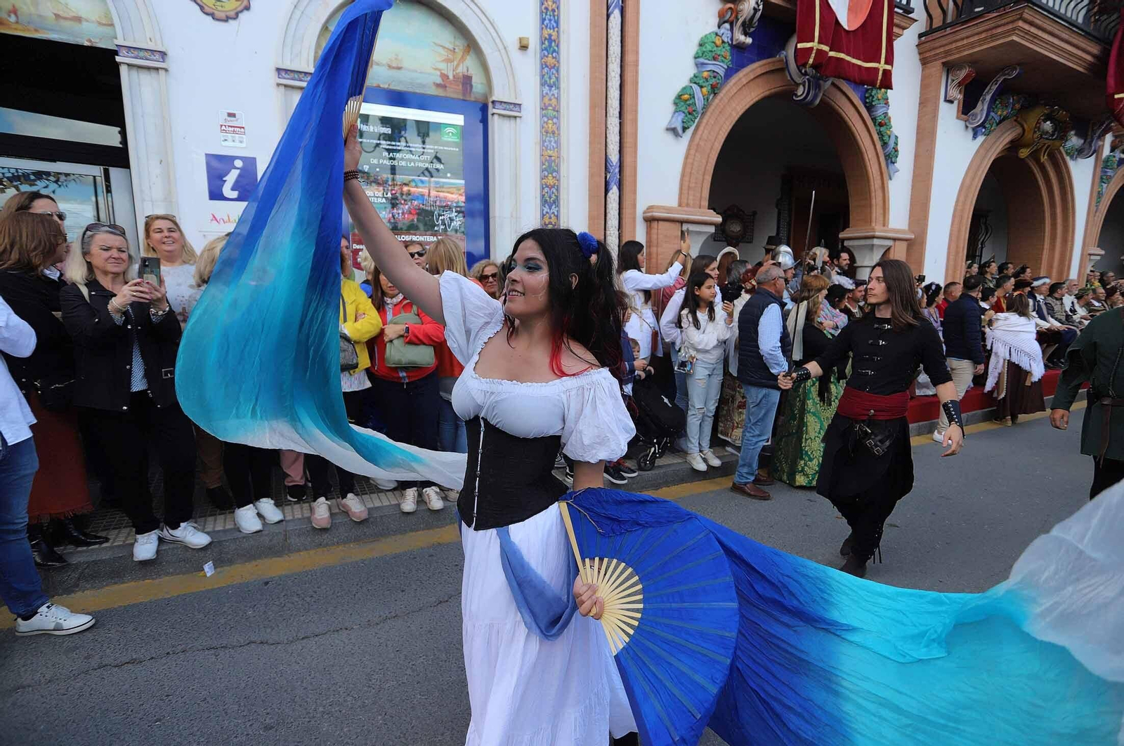 Imágenes del gran ambiente en la Feria Medieval de Palos de la Frontera, Huelva