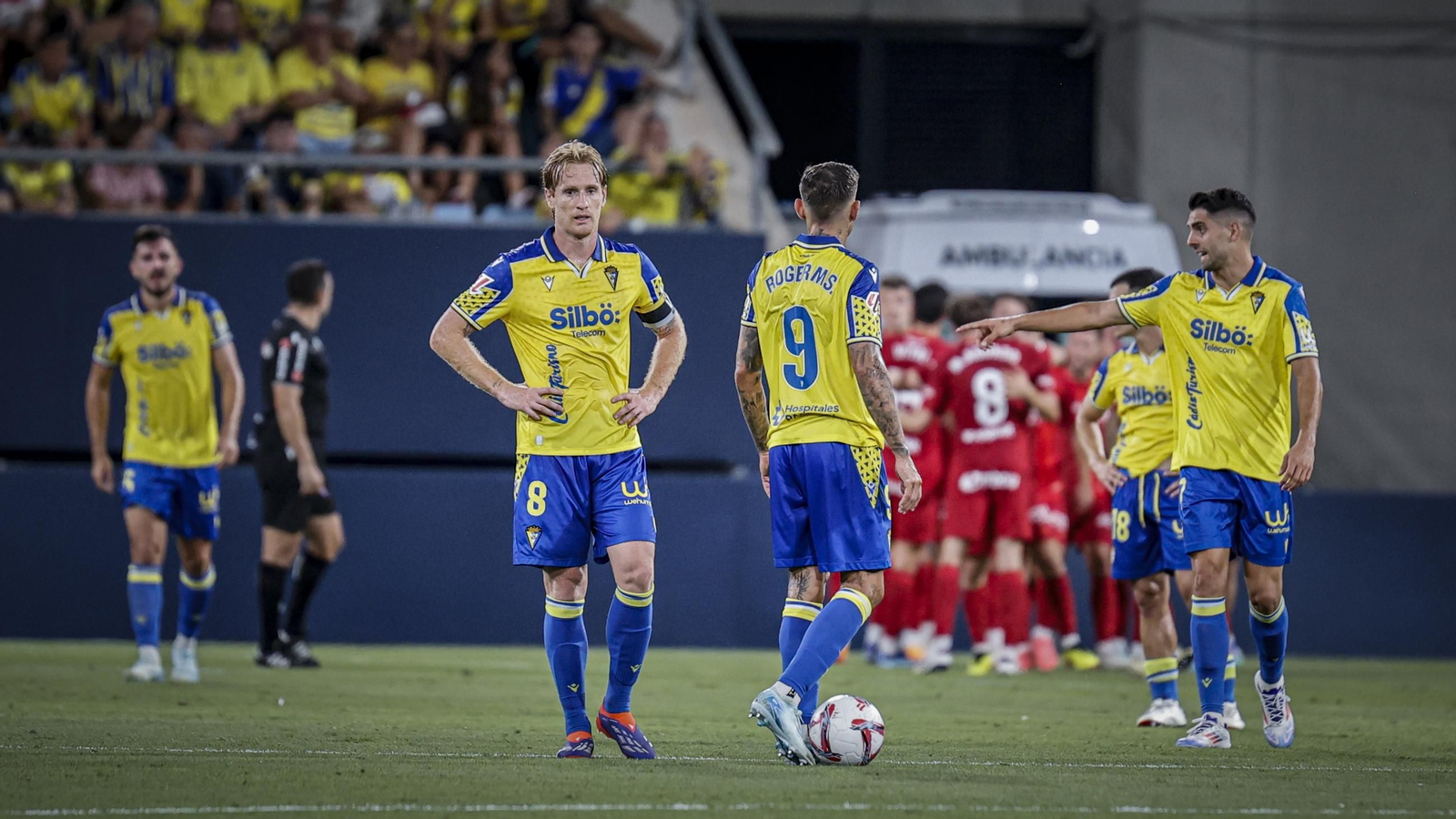 Búscate entre las fotos del partido de fútbol entre Cádiz CF y Real Zaragoza