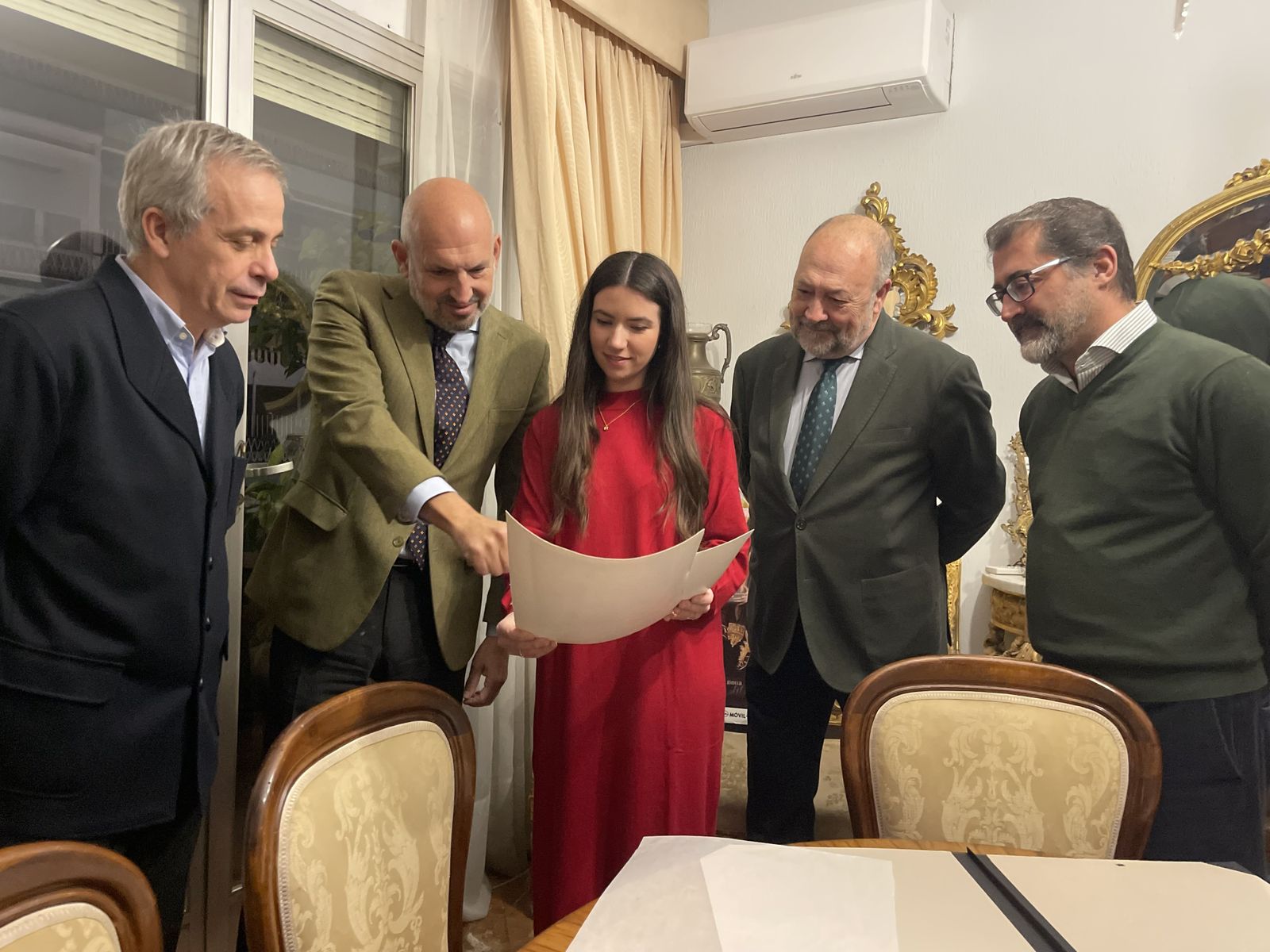 Cristóbal Cervantes y Victoria López, pregonero y cartelista de la Semana Santa en Triana 2024.