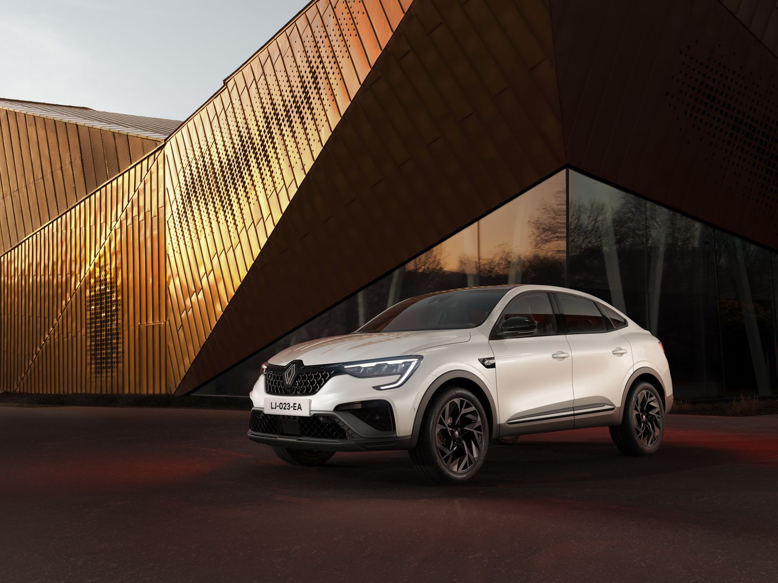 El Arkana, el primer SUV coupé de Renault, estrena restyling