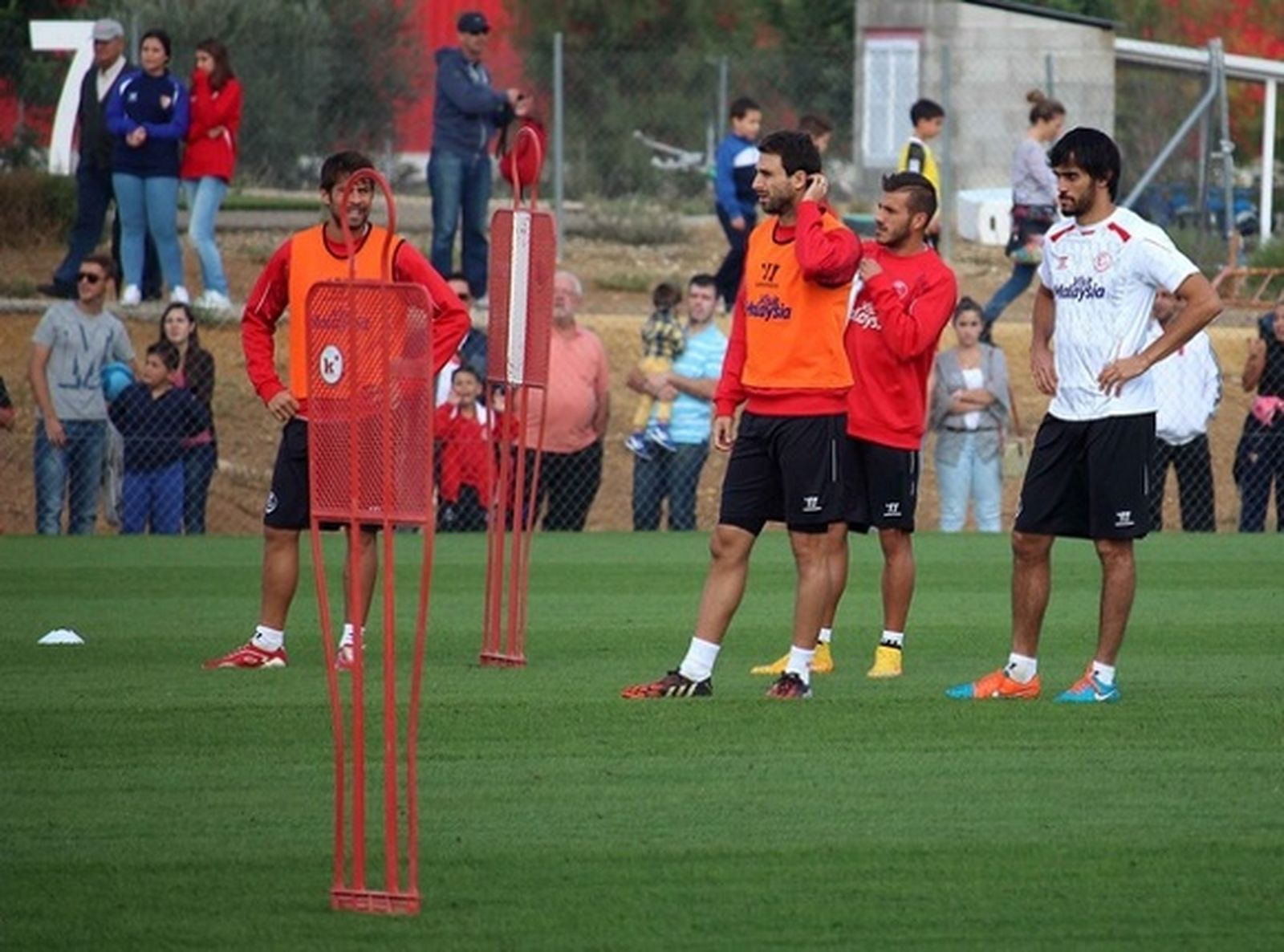 El Sevilla vuelve al trabajo con Nico Pareja como novedad