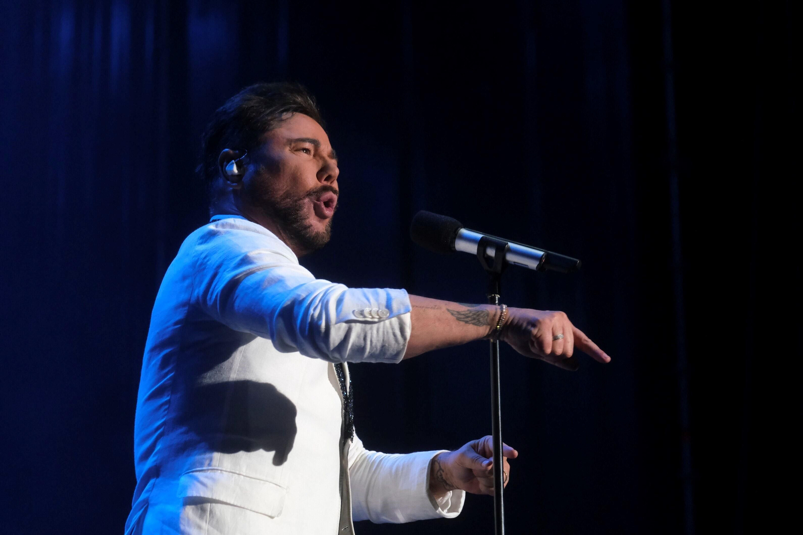 El concierto de Miguel Poveda en la plaza de toros de Córdoba, en fotografías