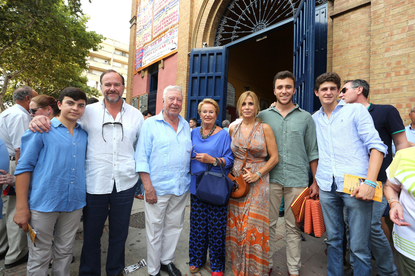 Ambiente en la Plaza de Toros de la Merced