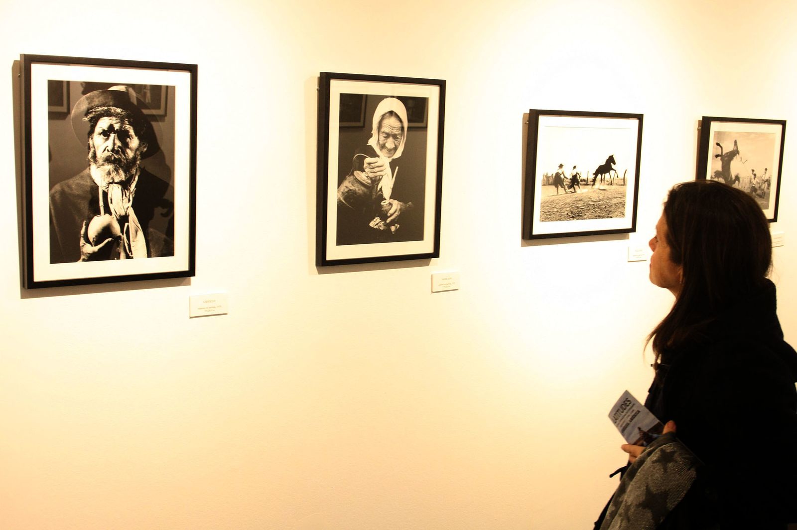 Latitudes. Exposiciones de Alberto Korda y de Pedro Luis Raota