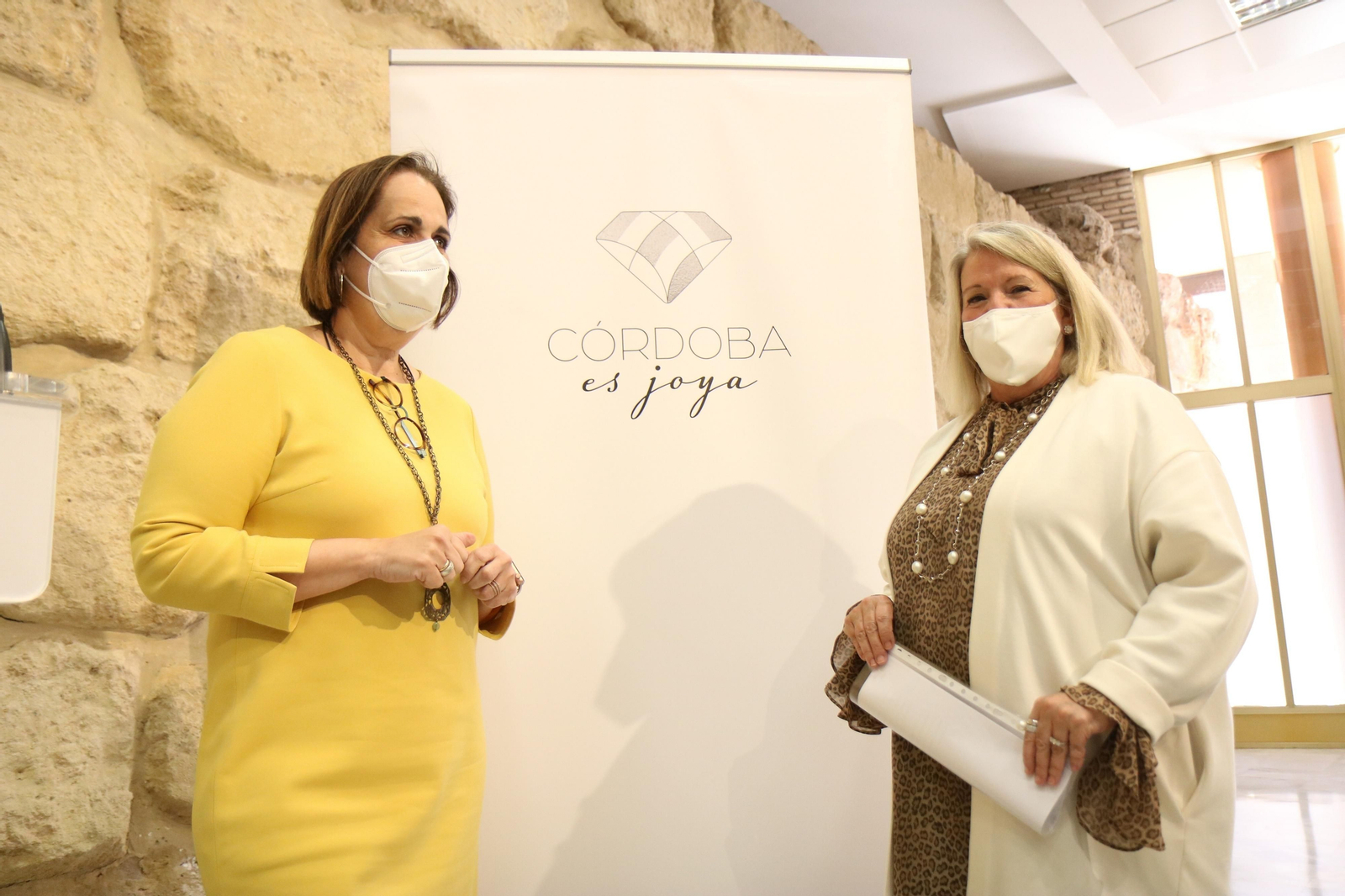 Blanca Torrent y Milagrosa Gómez en la presentación del estudio.