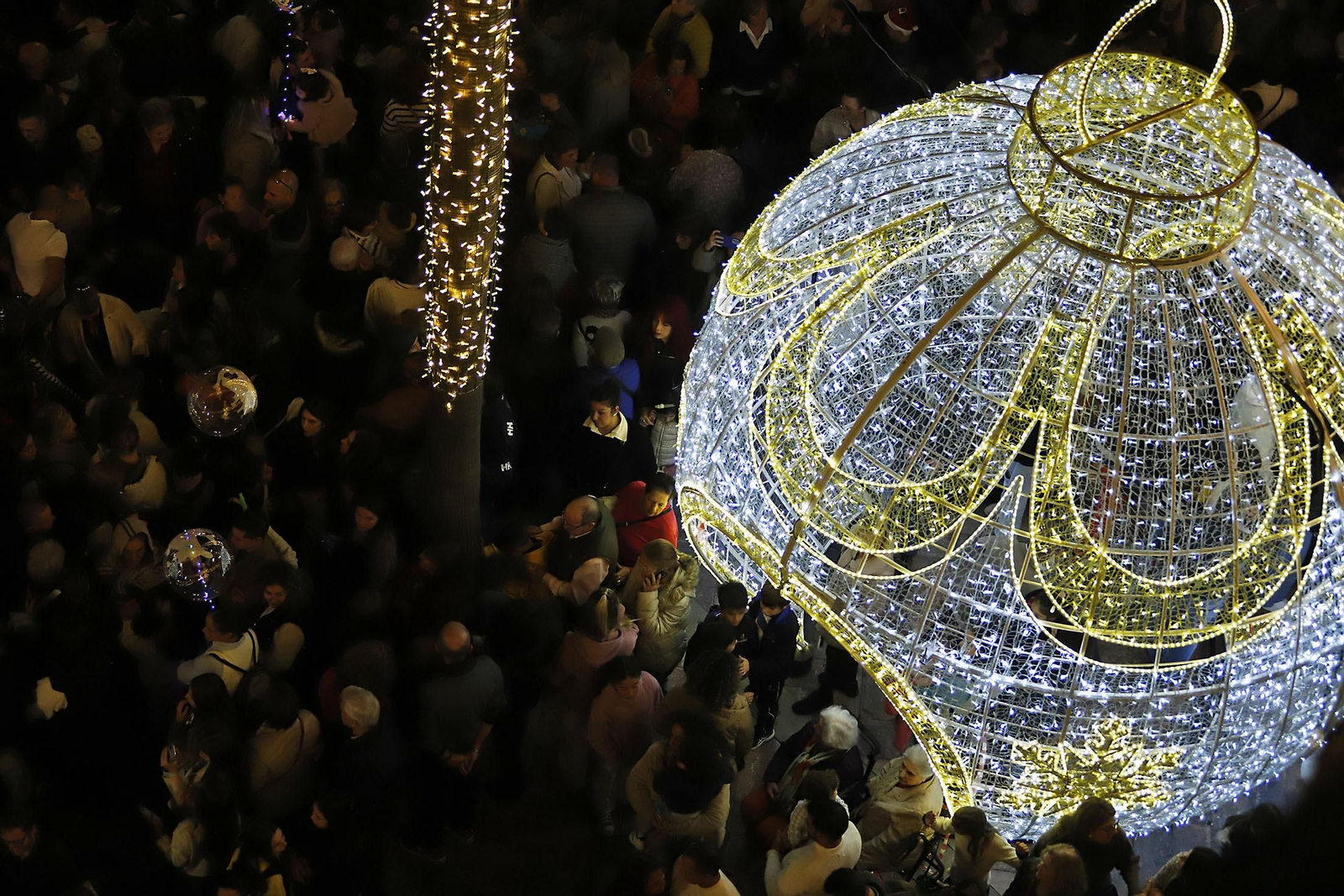 Imágenes del alumbrado navideño en las calles de Huelva