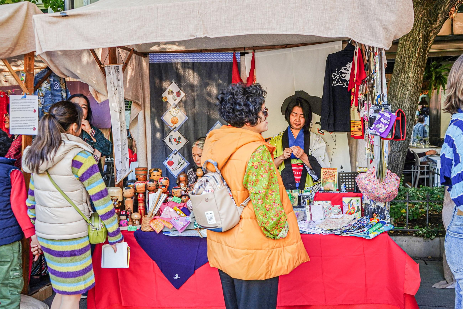 Feria japonesa en Granada: las imágenes de plaza Bib-Rambla