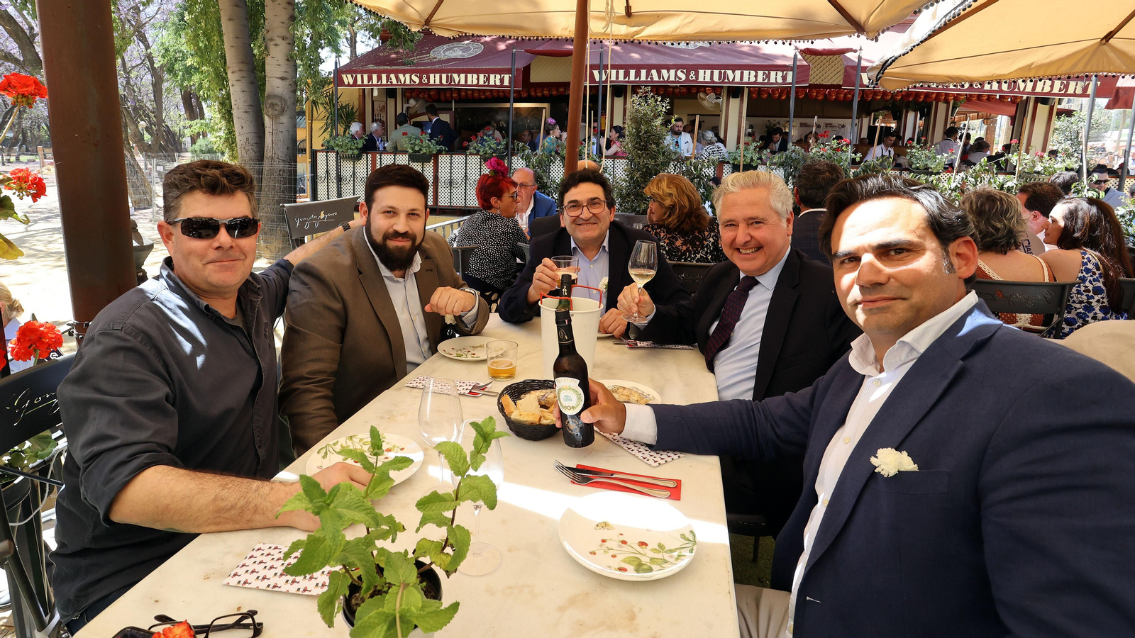 Gran ambiente en la caseta de González Byass