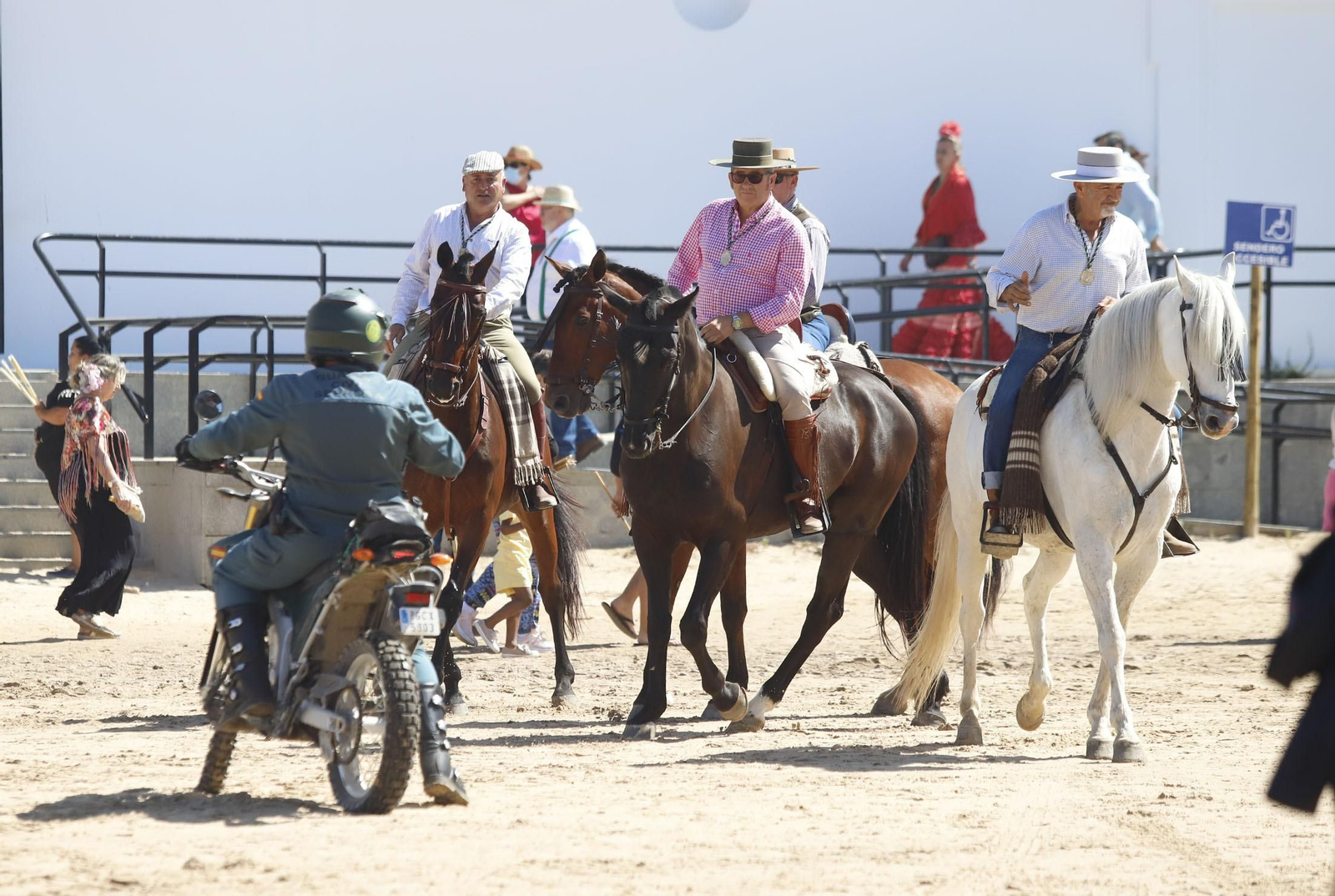Ambiente en la aldea del Rocío en la jornada del sábado